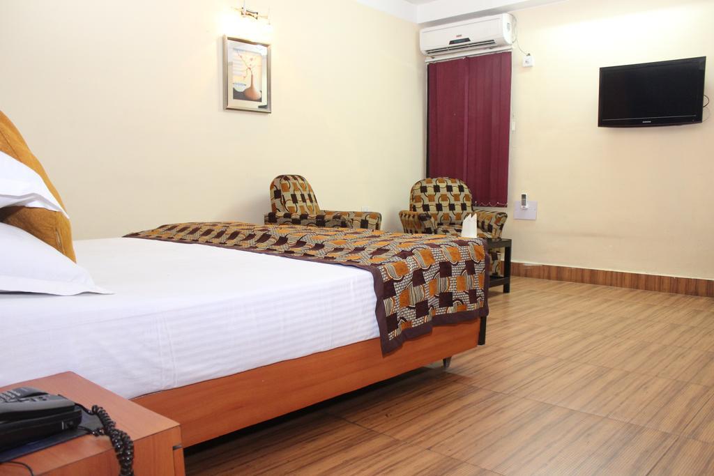 Hotel Bengal International Силигури Номер фото