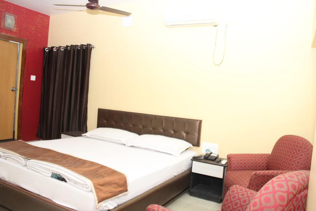 Hotel Bengal International Силигури Номер фото